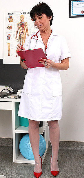 Horny high heels lady Hilda fucking fat dick at sperm clinic
