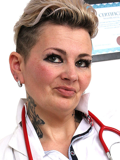 Hot female doctor Hedda P