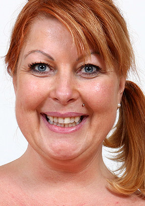 Moira P - old pussy close-ups HD